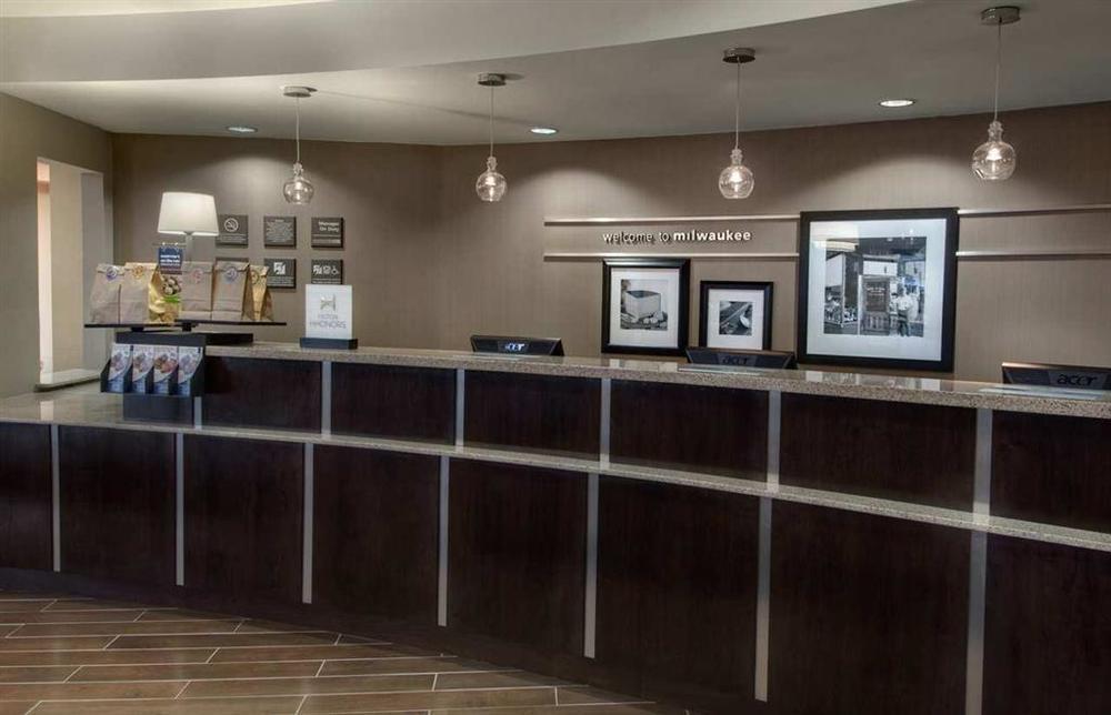 Hampton Inn & Suites Milwaukee Downtown Interior photo
