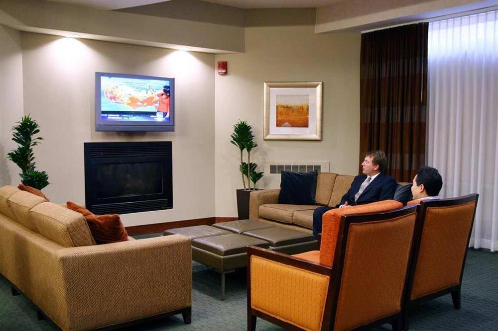 Hampton Inn & Suites Milwaukee Downtown Interior photo