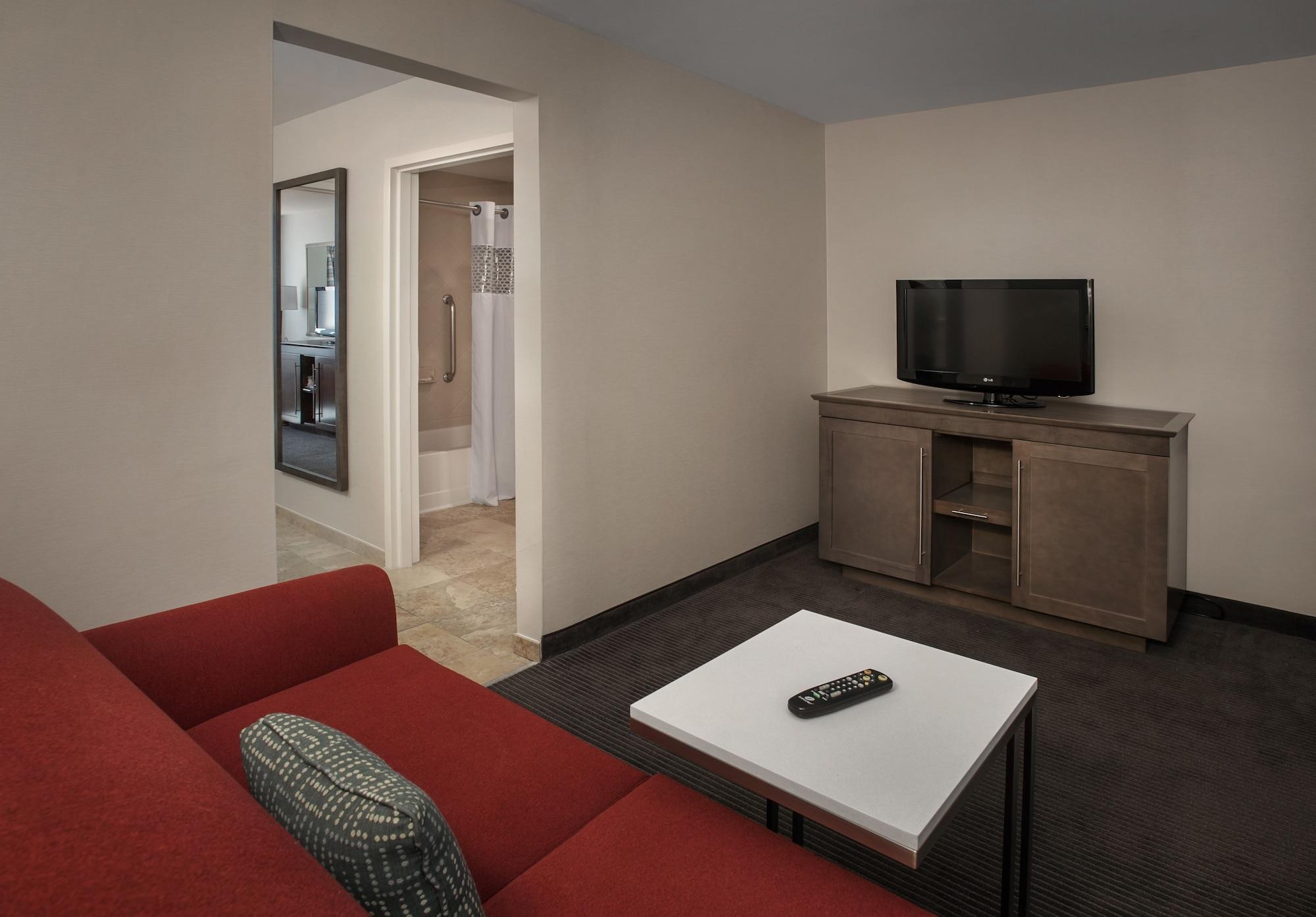 Hampton Inn & Suites Milwaukee Downtown Exterior photo