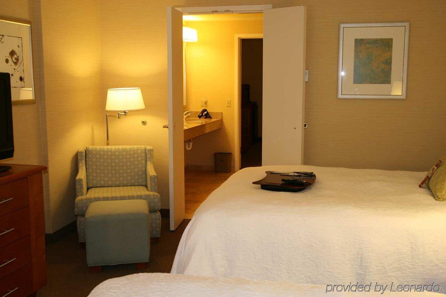 Hampton Inn & Suites Milwaukee Downtown Room photo