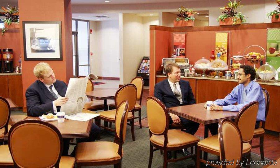 Hampton Inn & Suites Milwaukee Downtown Restaurant photo